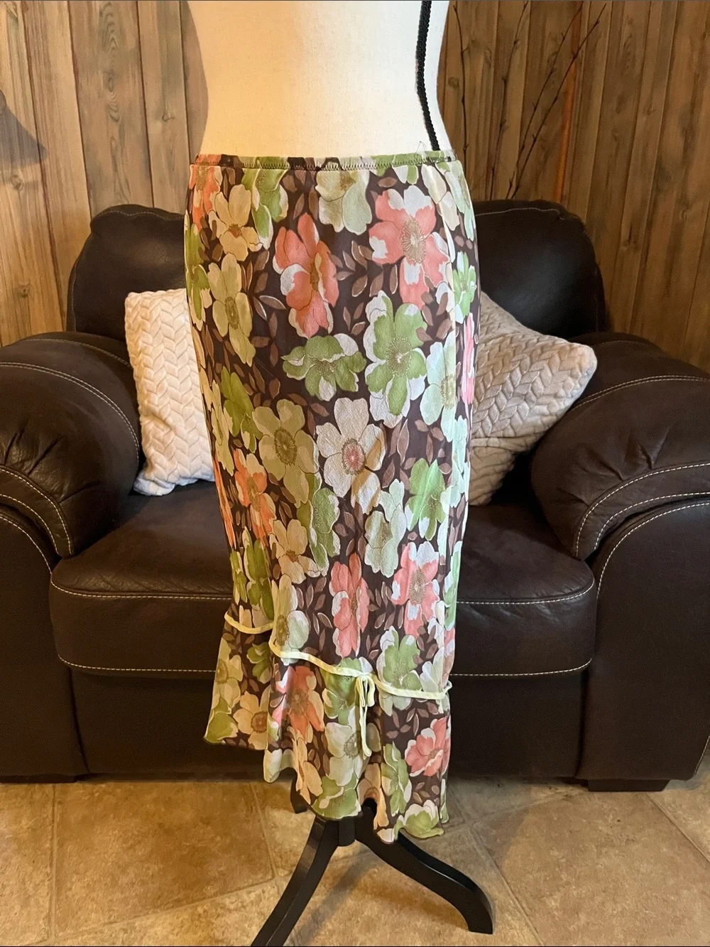 Metrostyle Silk Floral Ruffle-Hem Midi Skirt in Brown, Green & Pink 90’s - Picture 3 of 8